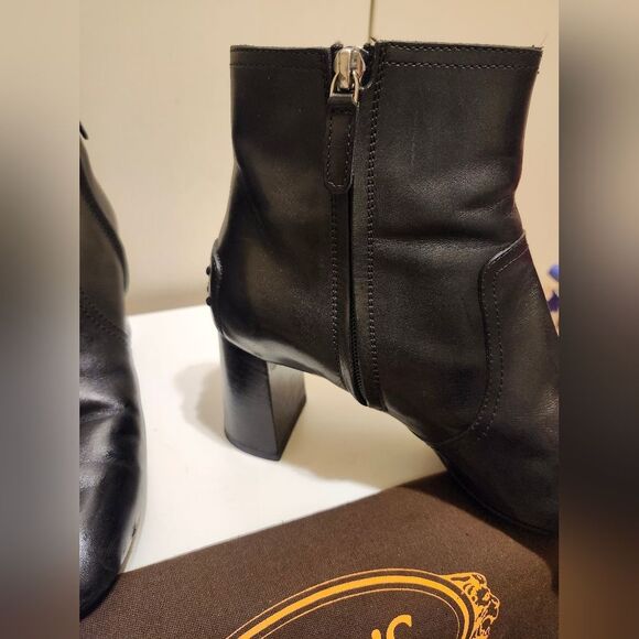 Tod's Black Calfskin Leather Square Toe Chunky Heel Ankle Boots Sz.9/39.5 $885 - Picture 7 of 16